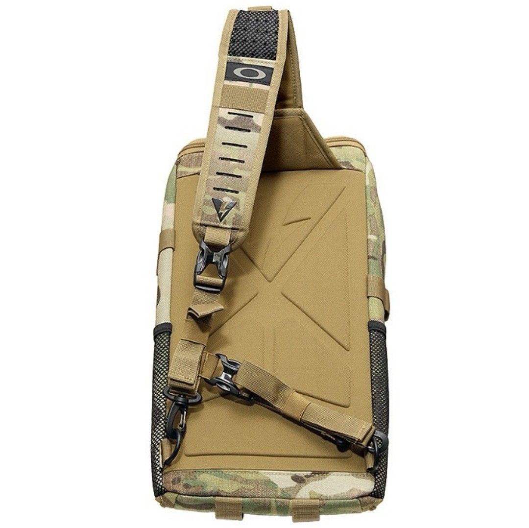 OAKLEY Extractor Sling Bag Multicam, Men's Fashion, Bags, Sling Bags on  Carousell