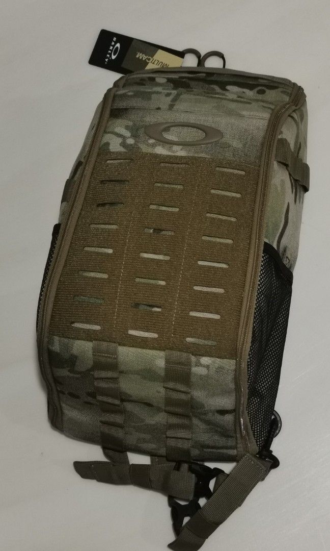 OAKLEY Extractor Sling Bag Multicam, Men's Fashion, Bags, Sling Bags on  Carousell