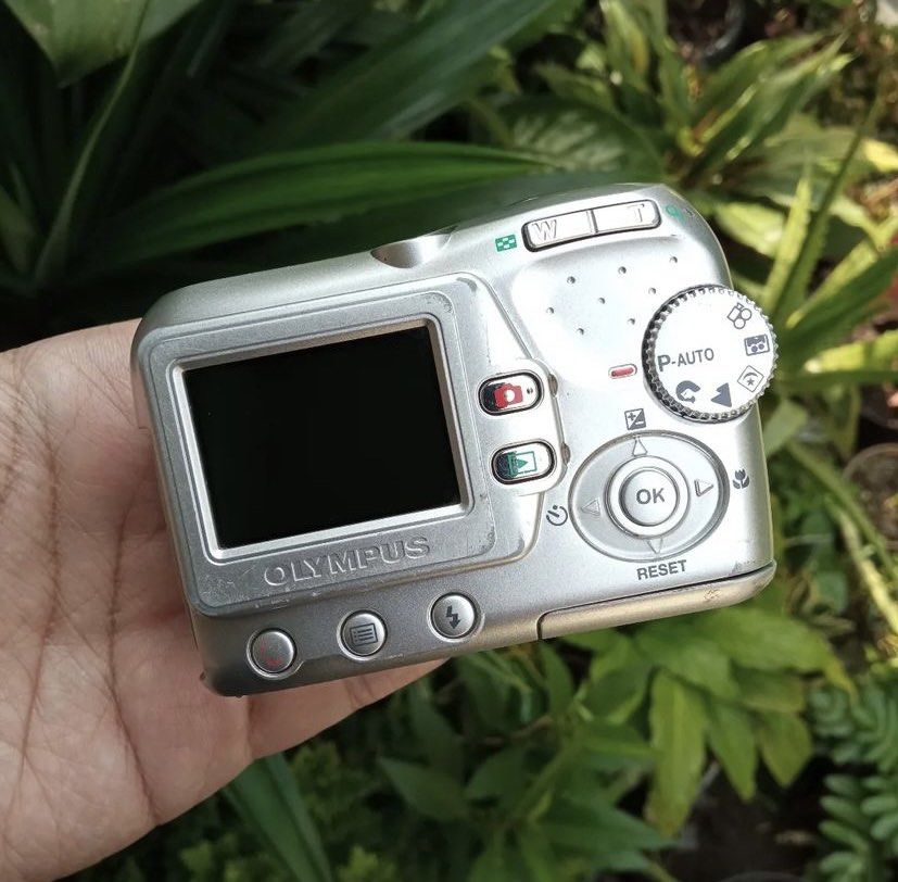 Olympus FE100 Digicam, Photography, Cameras on Carousell