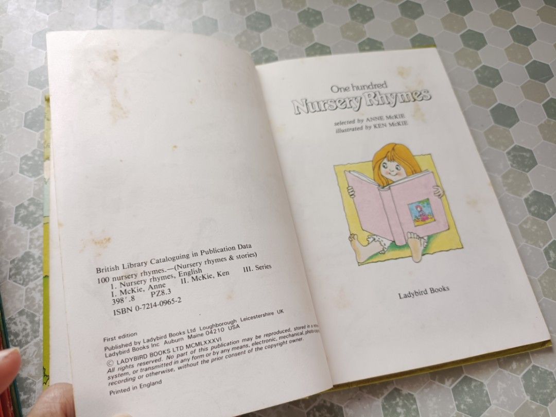 One hundred Nursery Rhymes, Hobbies & Toys, Books & Magazines