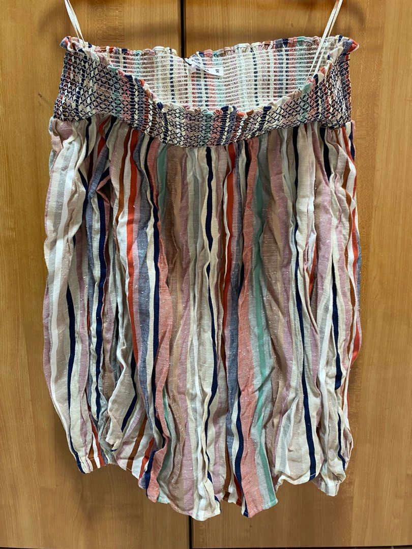 Pull & Bear Top (Category: Other Tops) located in Singapore. Submitted by simple_potato (Listing ID 1208404283, Image 4). Description: Brand new with tag and kept in storage for long time. Bought from Europe. Measurements as shown in pictures. Self collect at Farrer Park MRT..