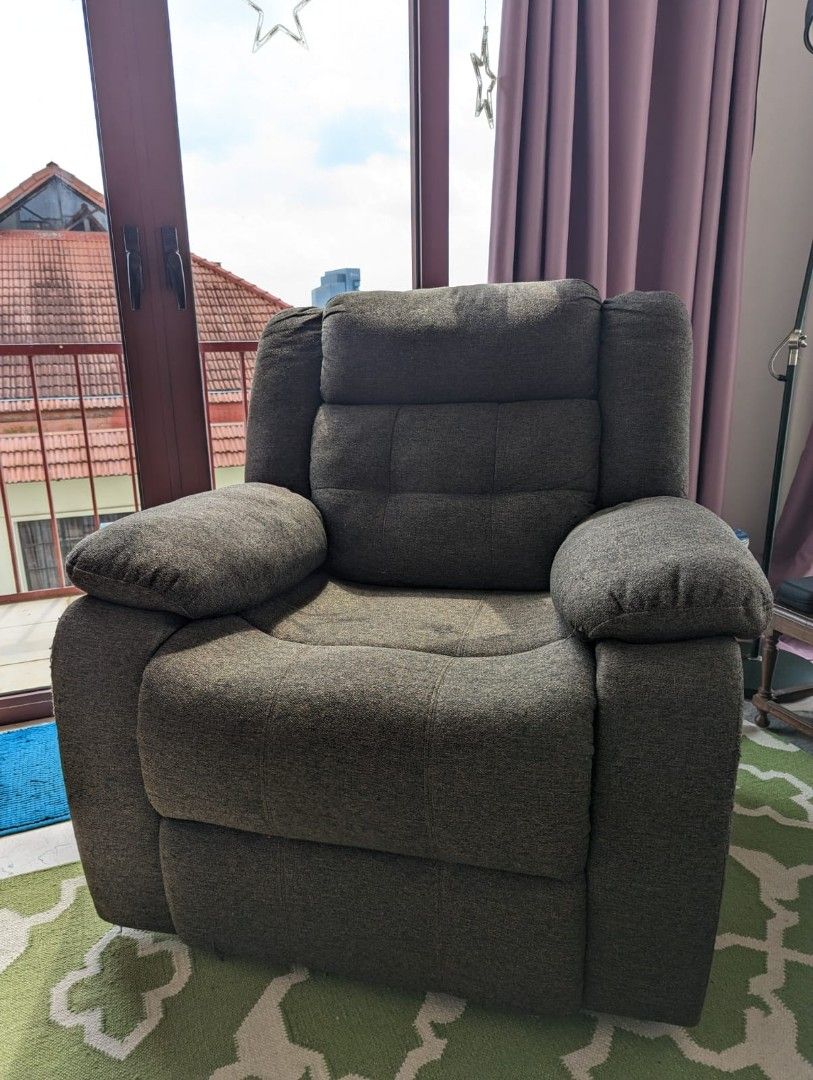 Recliner Chair letting go super cheap, Furniture & Home Living