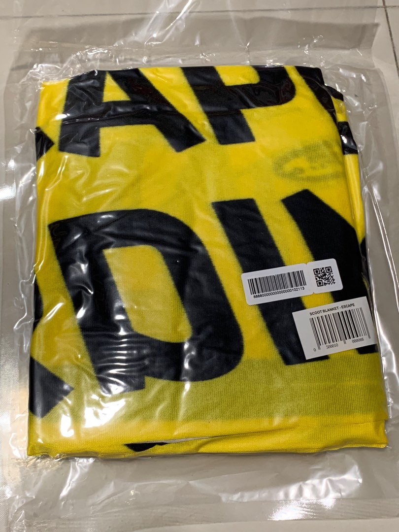 Scoot blanket, Hobbies & Toys, Travel, Travel Essentials & Accessories on Carousell