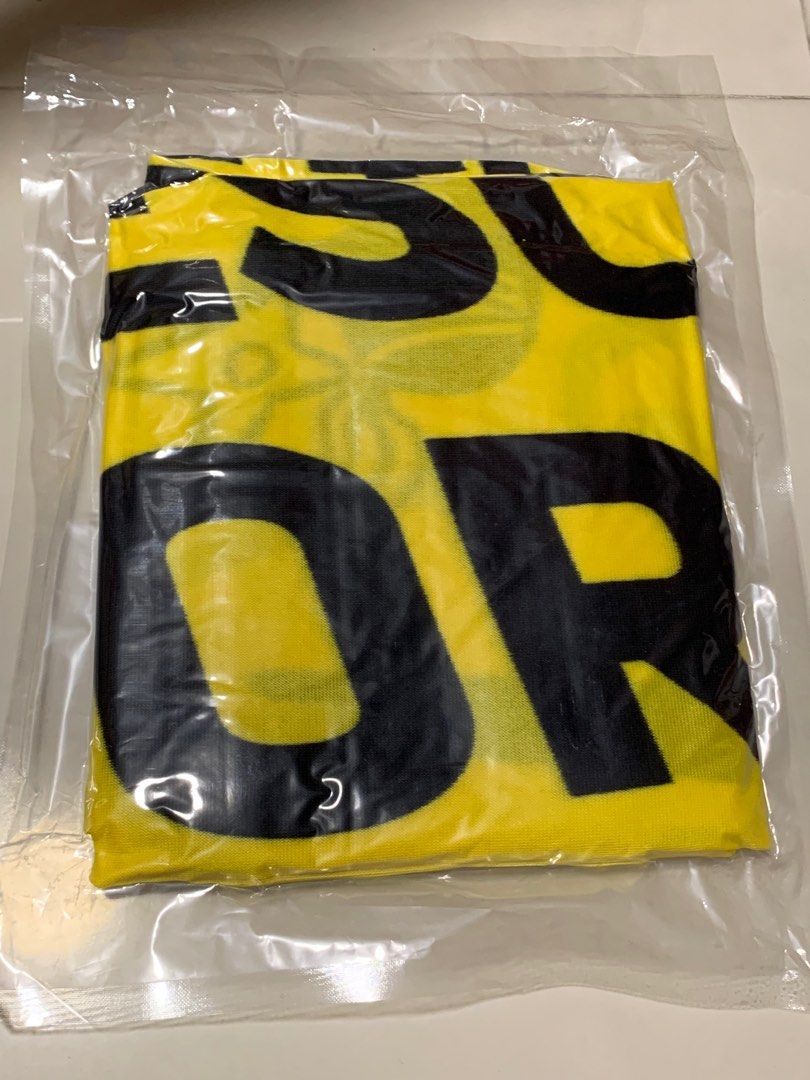 Scoot blanket, Hobbies & Toys, Travel, Travel Essentials & Accessories