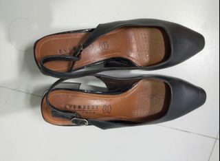 Sepatu hitam nyaman Everbest Murah