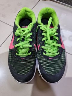 Sepatu nike