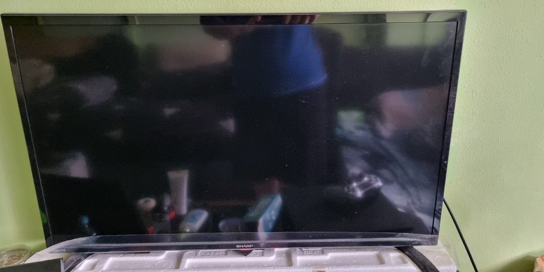 Sharp lc32le185m tv 32 inch, TV & Home Appliances, TV & Entertainment