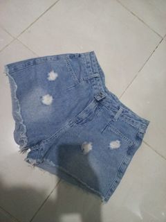 Shorts size 28
