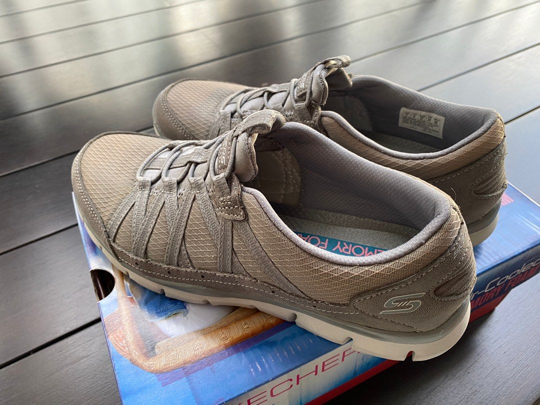 Skechers gratis strolling deals shoes ladies