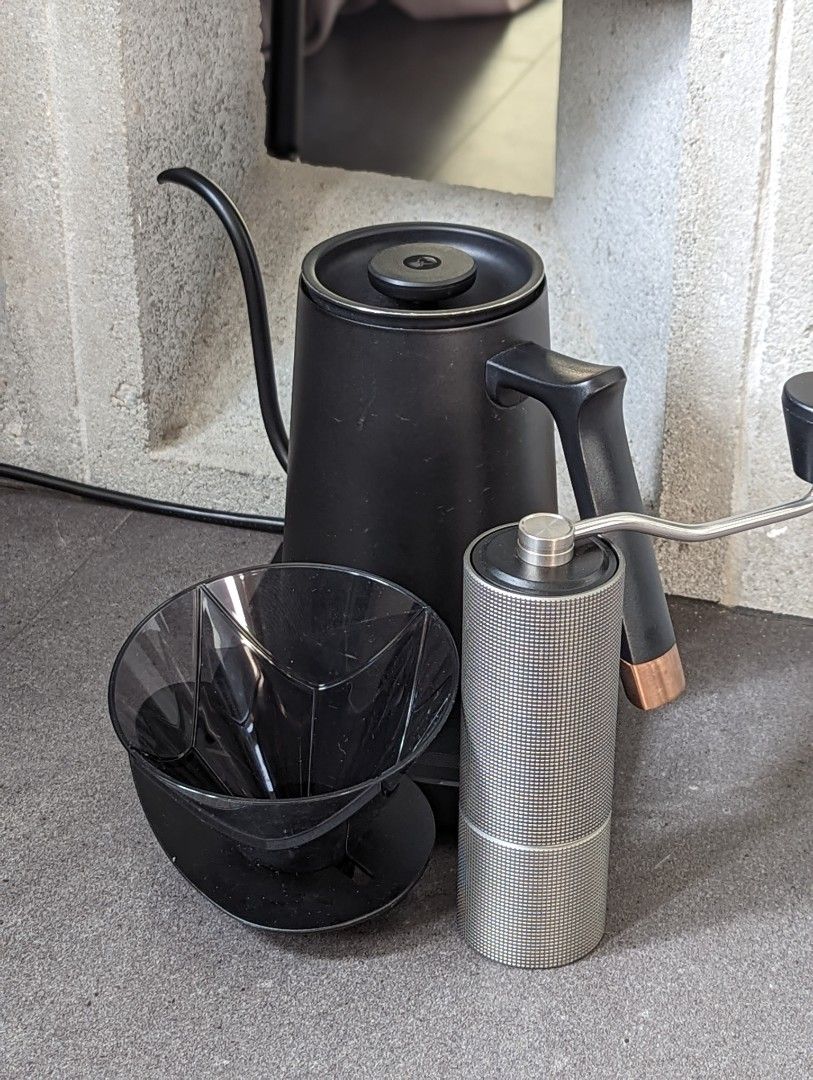 Timemore Fish Smart Kettle, Chestnut C2 hand grinder and Hario Mugen