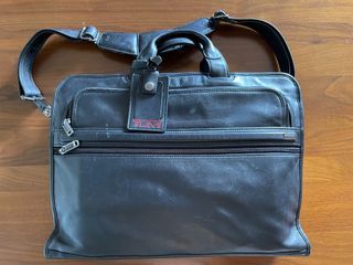 Tumi Black Leather Slim Messenger  shoulder Laptop Bag 96111D4