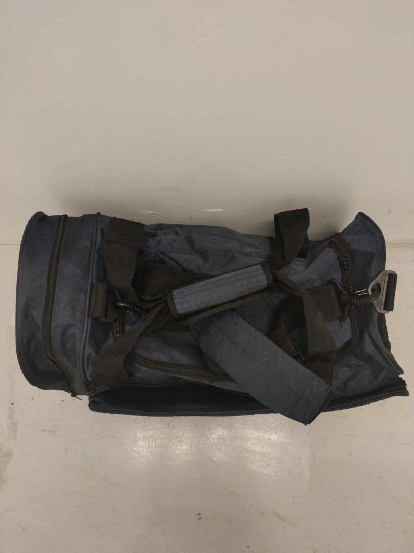 Medium sized travel bag outlet