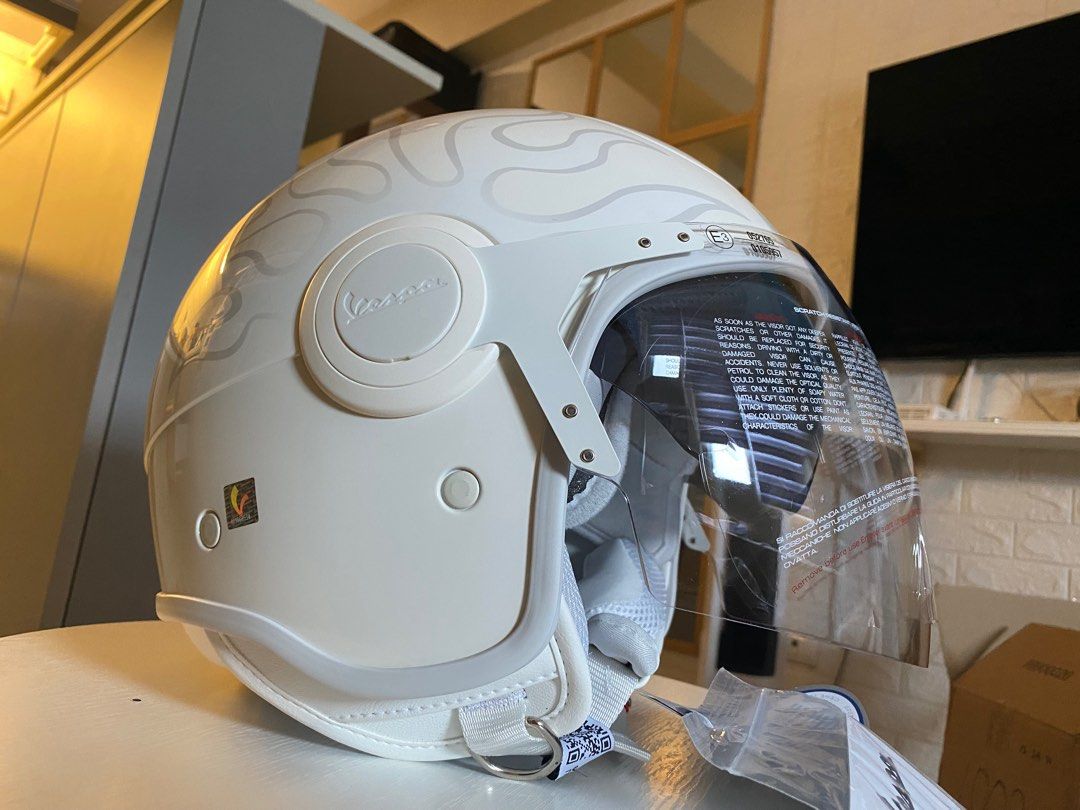  JUSTIN BIEBER X VESPA VJ HELMET WHITE W/FLAMES CLEAR  EXTERNAL VISOR W/SMOKE INNER VISOR