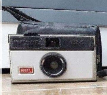 Vintage Camera (Category: Cameras) located in Manila. Submitted by kyona.mimi (Listing ID 238482132, Image 3). Description: Kodak instamatic 76x = php 1000 Kodak instamatic 124 = php 1000 Minolta pocket 450e = 1000 Not sure if it still works Lot price 2500 Pls msg 09338114030 for inquiries Mimi.