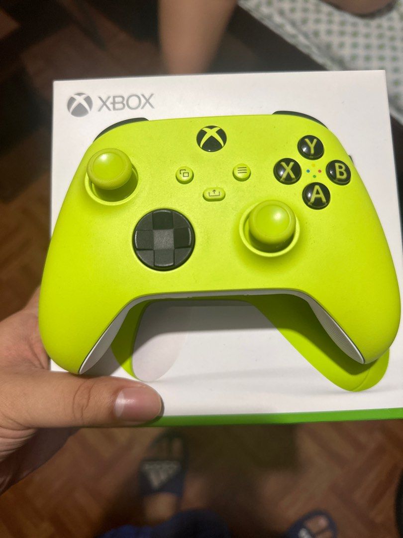 Xbox Series S With extra controller and 2 battery packs, Video Gaming