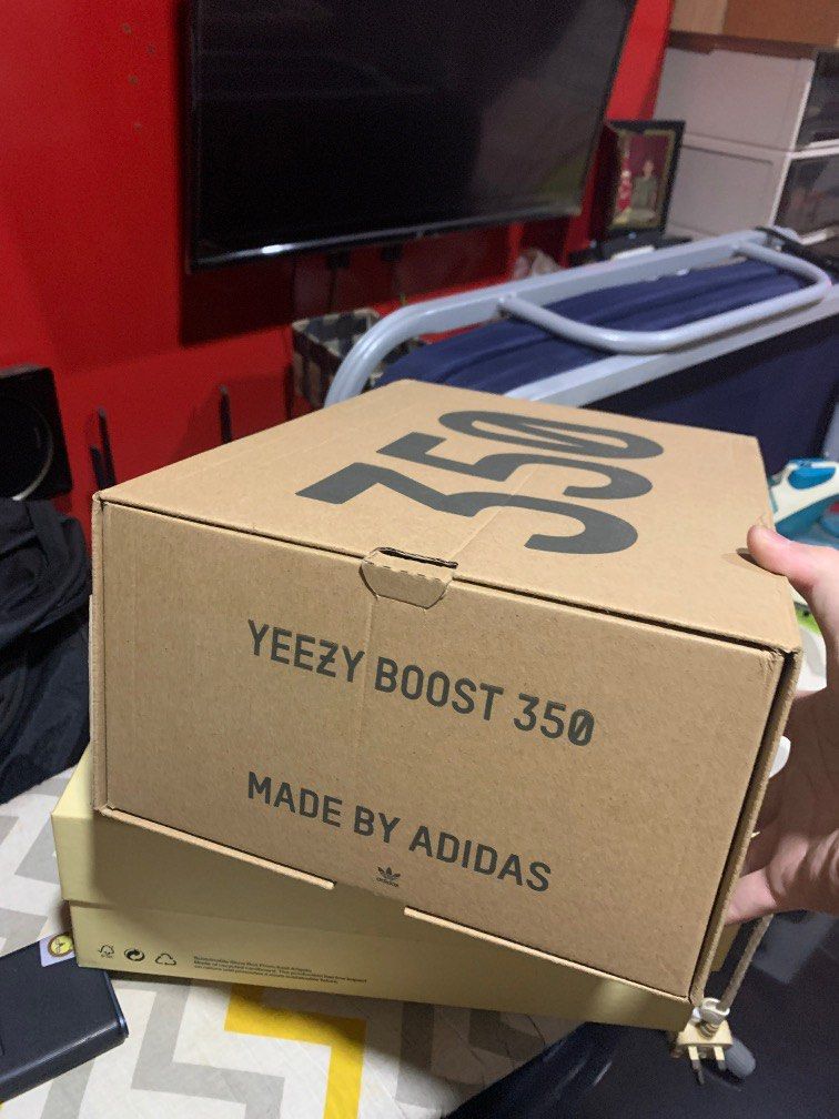 Yeezy 350 shoebox ONLY