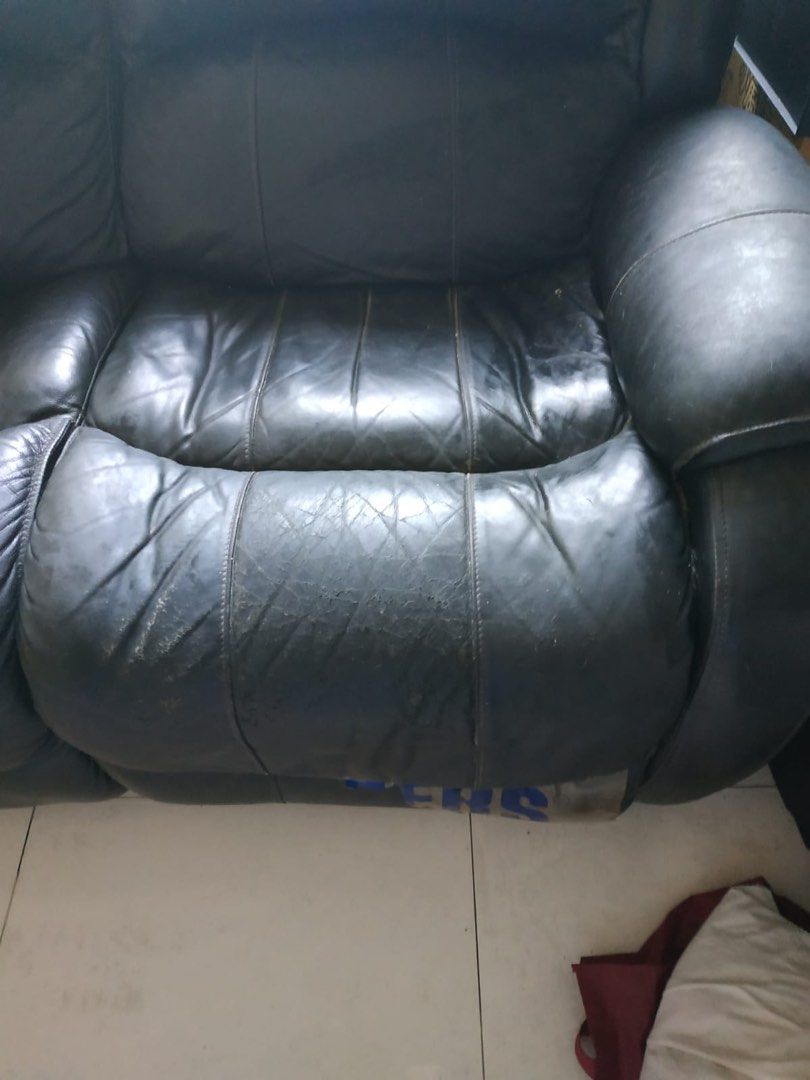 FREE 3seater Sofa (collect before 17 Jan 2023), Furniture & Home