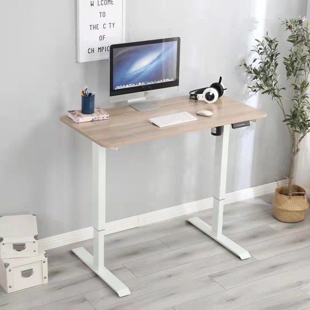 Adjustable Table (Category: Tables & Sets) located in Singapore. Submitted by lingche22 (Listing ID 1208577587, Image 2). Description: Clearance Sales!.