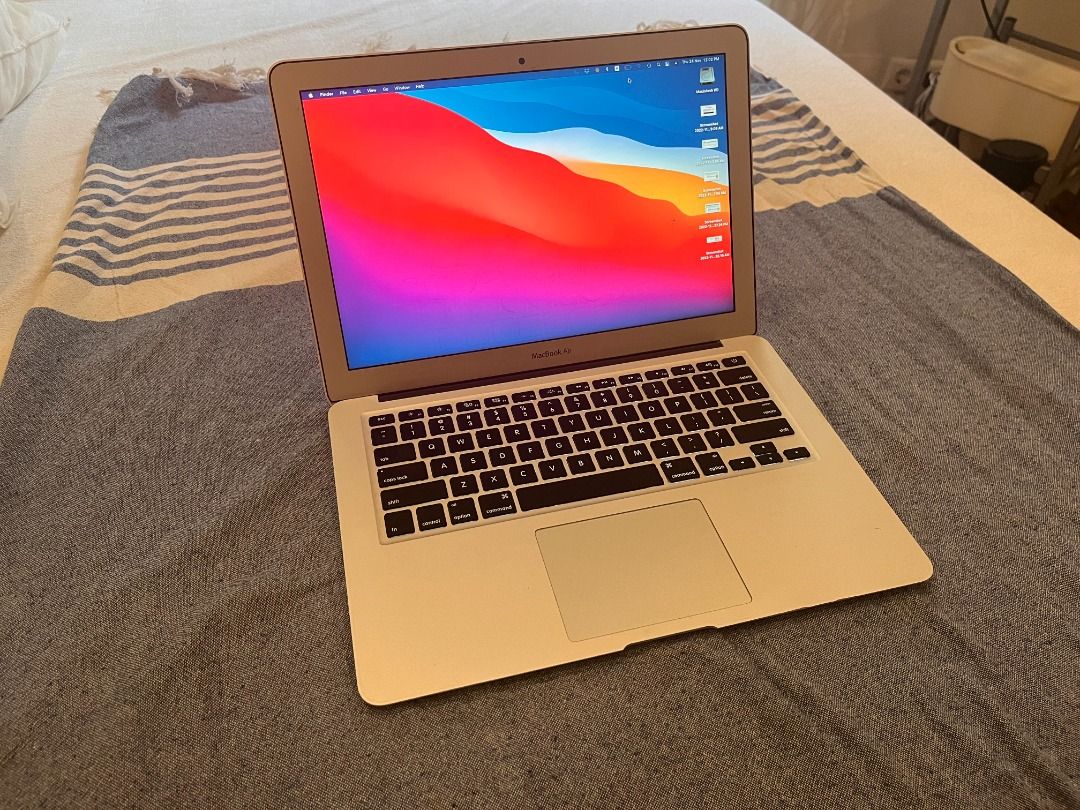 Apple MacBook Air 13.3 inch Laptop 256GB SSD, 8GB i5 (early 2015 ...