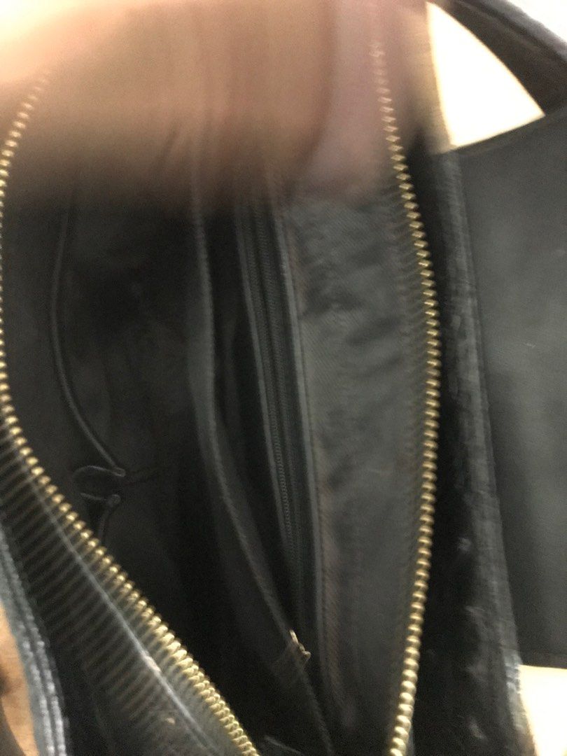 Preloved - Guy Laroche 2 way soft leather shoulder bag