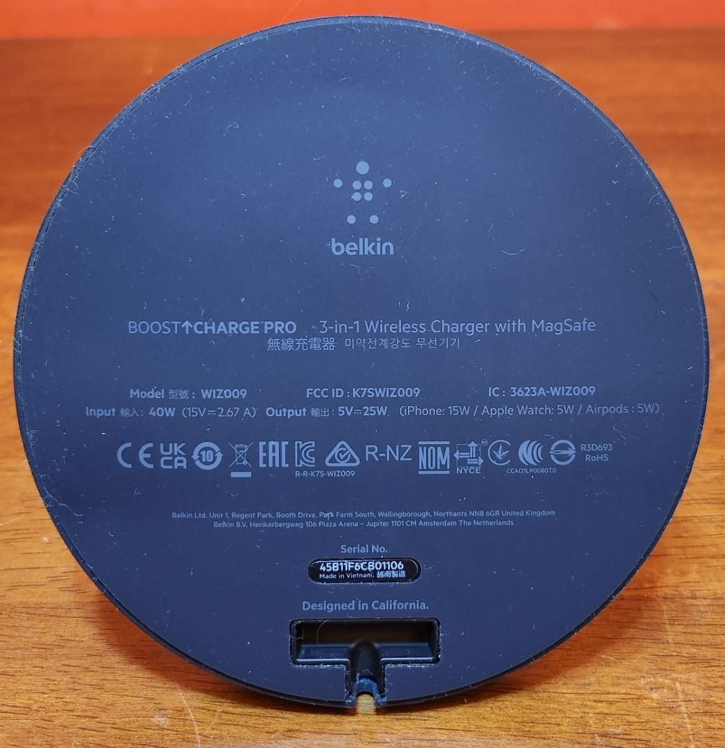 Belkin WIZ009 BoostCharge Pro - 3-in-1 Wireless Charger with