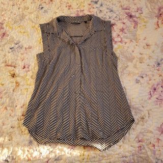 Black and white professional collared top