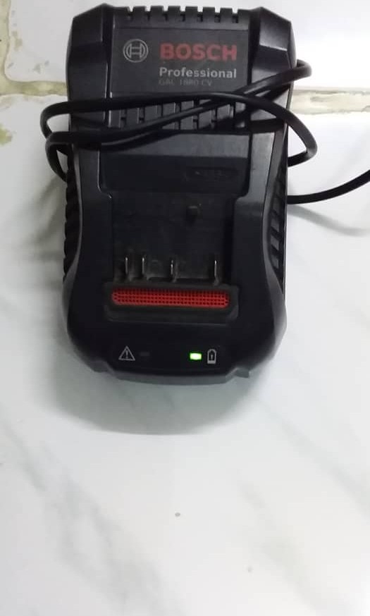 Bosch fast charger 18v free pos, Furniture & Home Living, Home