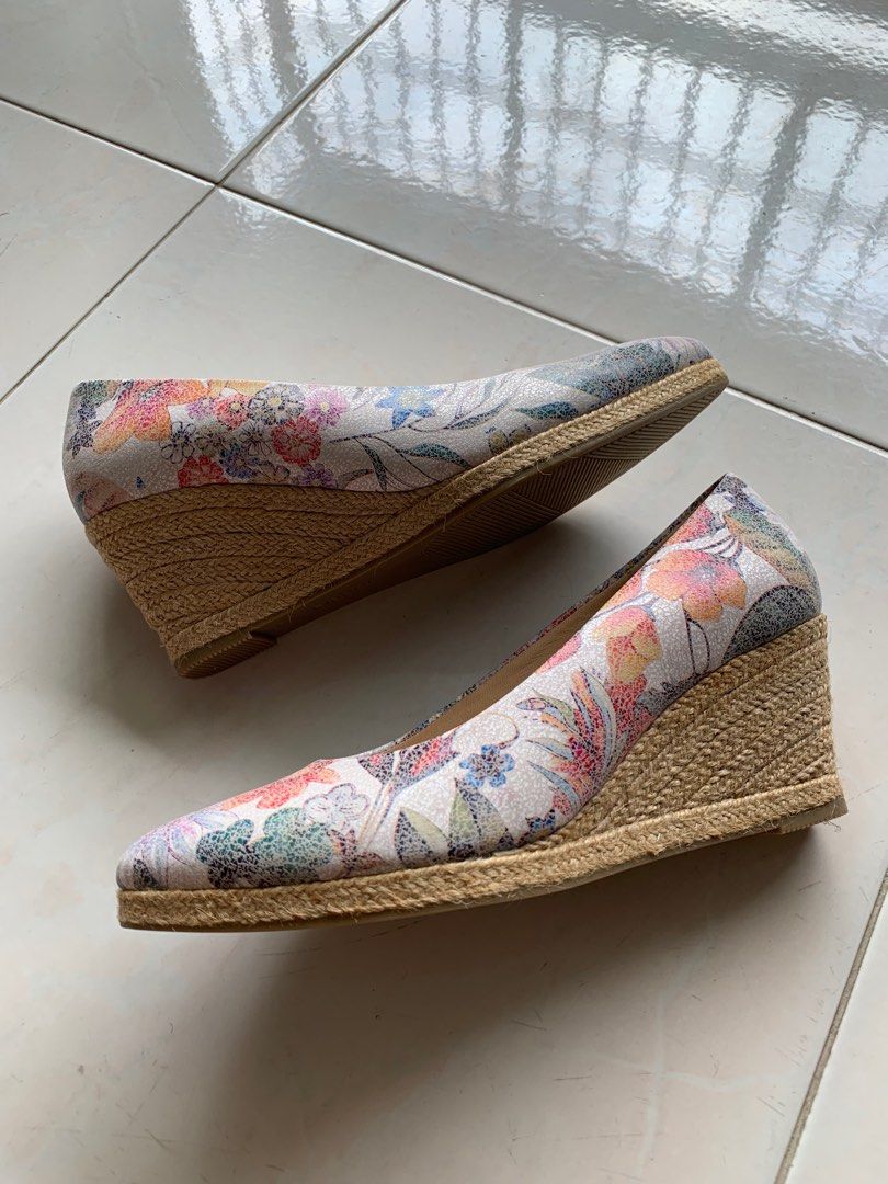 dreng hack Praktisk Brand new never worn: Gabor Leather Paisley Print Wedge shoes UK4 /24cm  approx, Women's Fashion, Footwear, Wedges on Carousell