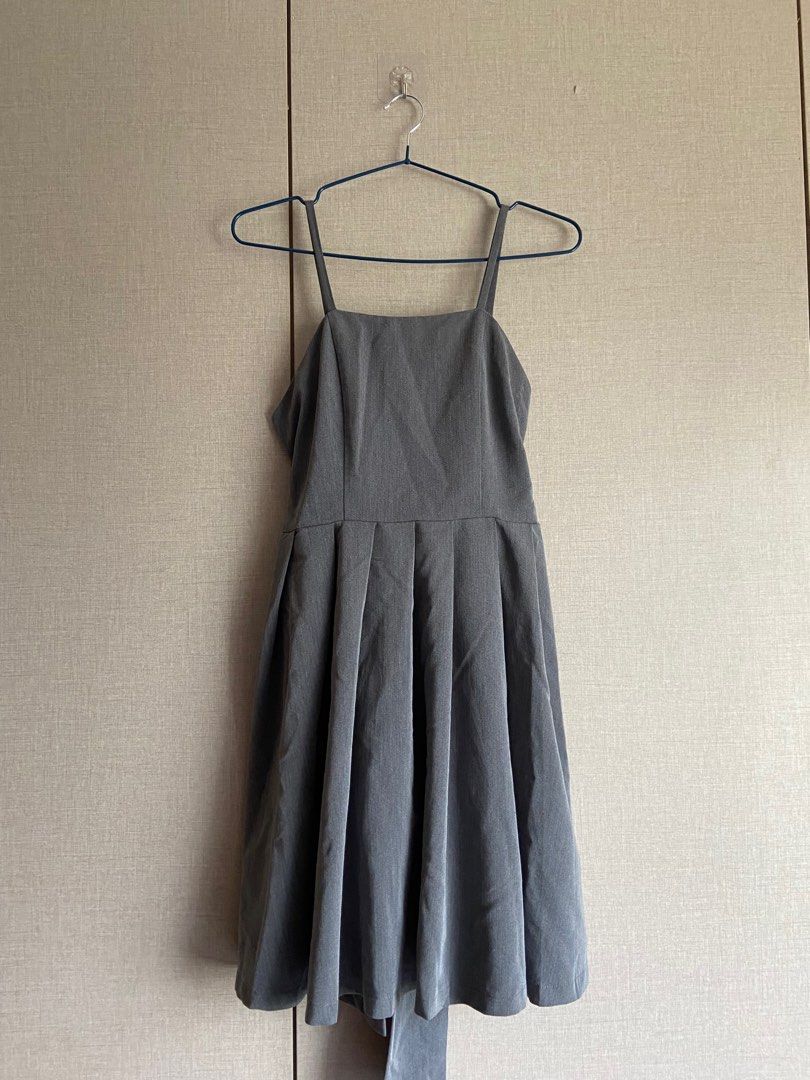 Casual dress in gray (Category: Dresses) located in Manila. Submitted by aya.declutters (Listing ID 1208571459, Image 1). Description: Casual dress Gray S-M used only once.
