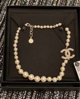 AUTH NEW 2022 CHANEL CC BOW STAR CLOVER PEARL CHAIN STRAND CRYSTAL LONG  NECKLACE