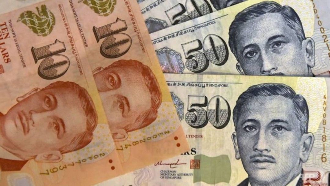 CNY notes (Category: Currency) located in Singapore. Submitted by chubill (Listing ID 1208612402, Image 1). Description: I have you to change CNY new notes. I have the quantity below. please advise quantity you need. thank you. sgd8 service charge per sgd100 $2 up to $100 $5 up to $400 $10 up to $500.