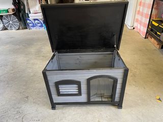 Dog kennel shelter