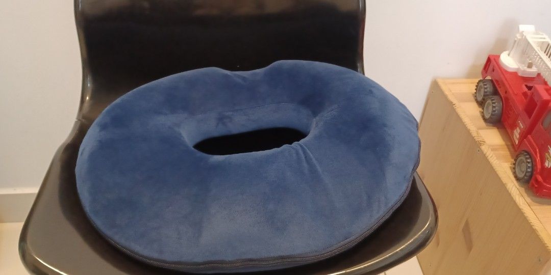 Donut Pillow coccyx female, Health & Nutrition, Assistive