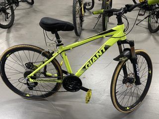 Giant Mountain Bike 😊 XS ( Need to adjust derailleur )
