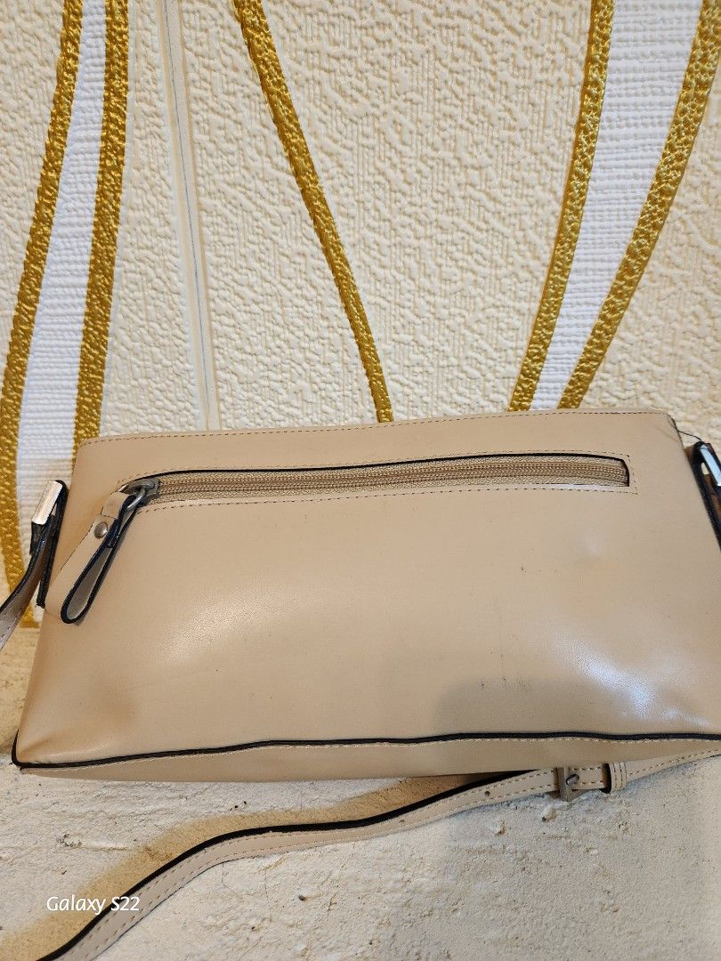 Gucci shoulder bag class A (Category: Shoulder Bags) located in Noveleta. Submitted by swiftforest.aaa25f (Listing ID 1208484244, Image 2). Description: decluterring.