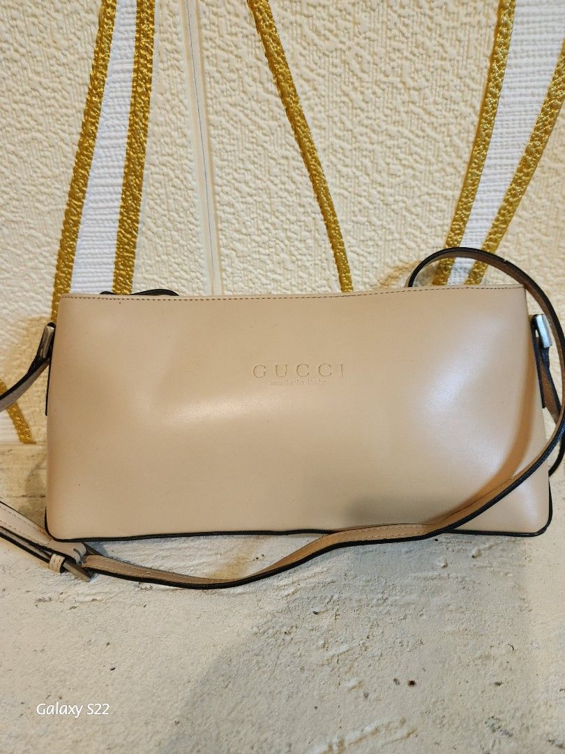 Gucci shoulder bag class A (Category: Shoulder Bags) located in Noveleta. Submitted by swiftforest.aaa25f (Listing ID 1208484244, Image 1). Description: decluterring.