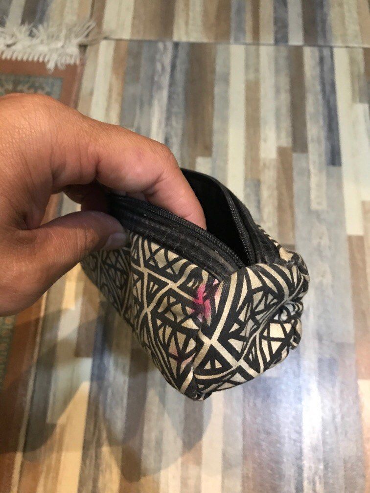 H and m pencil case 2025