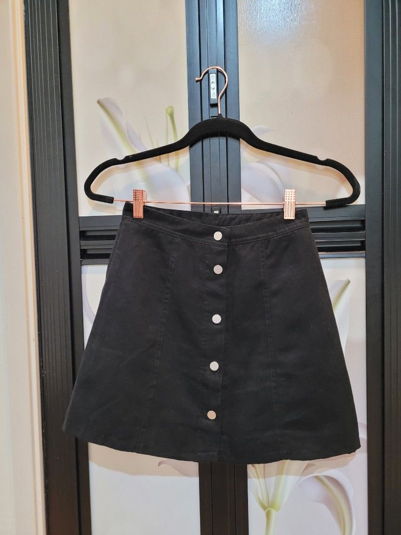 H M button skirt Women s Fashion Bottoms Skirts on Carousell