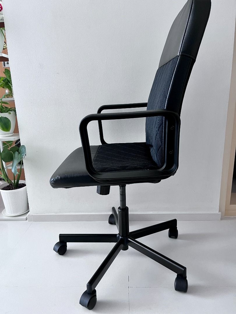 IKEA RENBERGET Swivel chair, Bomstad black (Like New) 10/10 Condition
