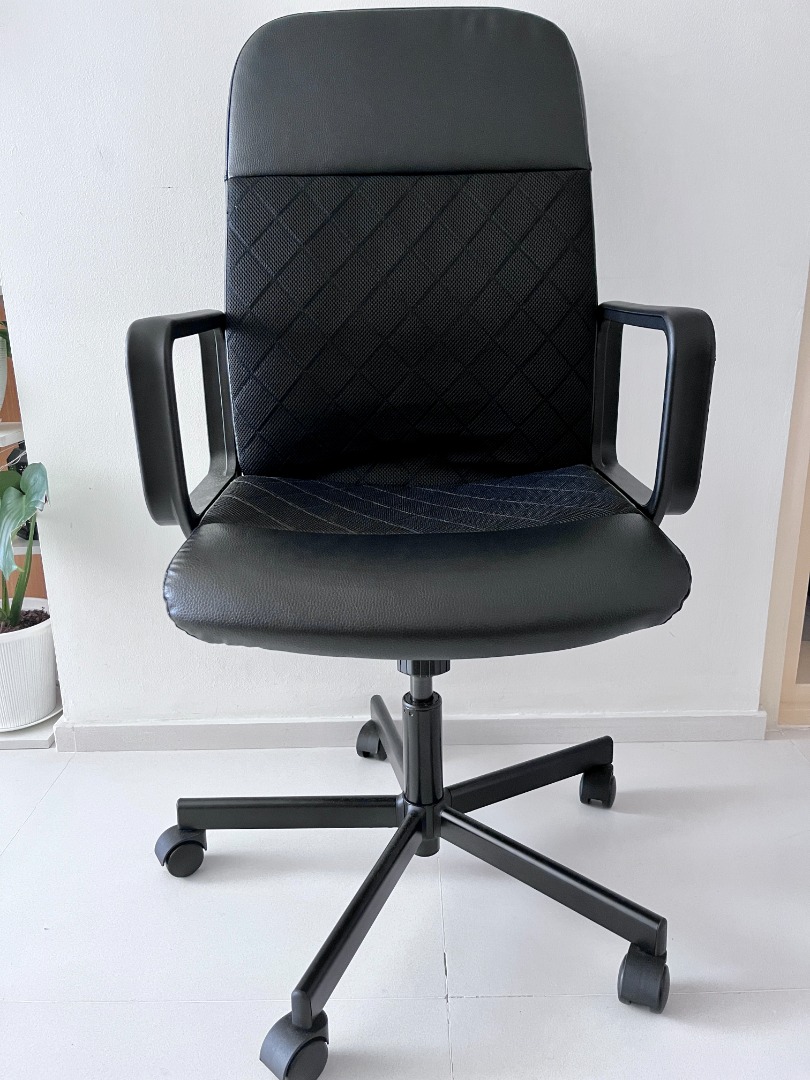 IKEA RENBERGET Swivel chair, Bomstad black (Like New) 10/10 Condition
