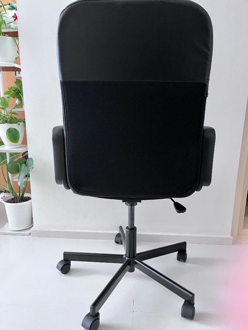 IKEA RENBERGET Swivel chair, Bomstad black (Like New) 10/10 Condition