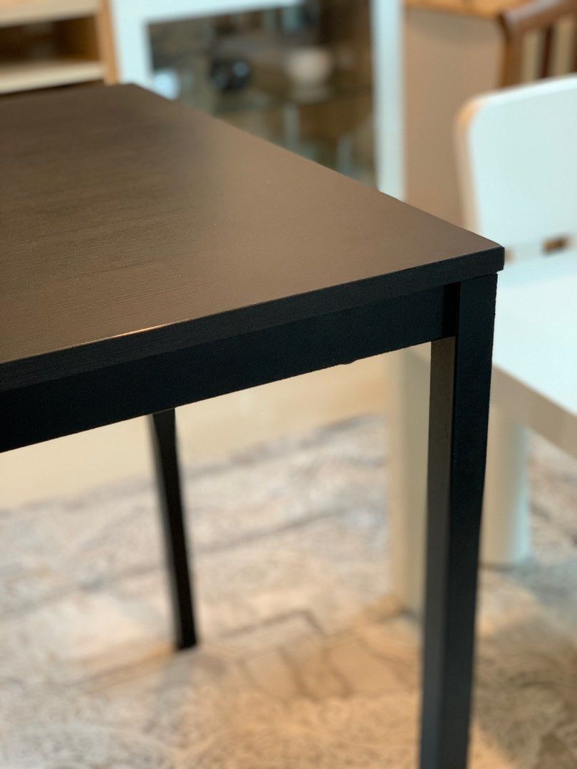 Tarendo shop dining table