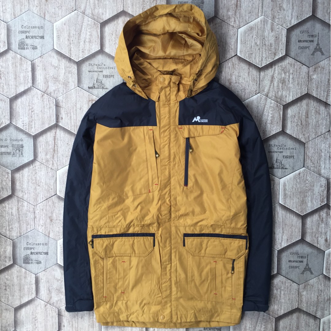 Jaket Outdoor mountain Gear, Fesyen Pria, Pakaian , Lainnya di Carousell