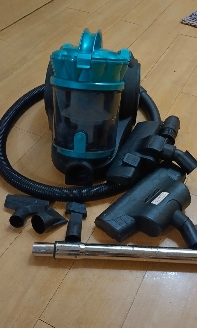 Kmart Anko 2400W Bagless Vacuum, Furniture & Home Living, Cleaning