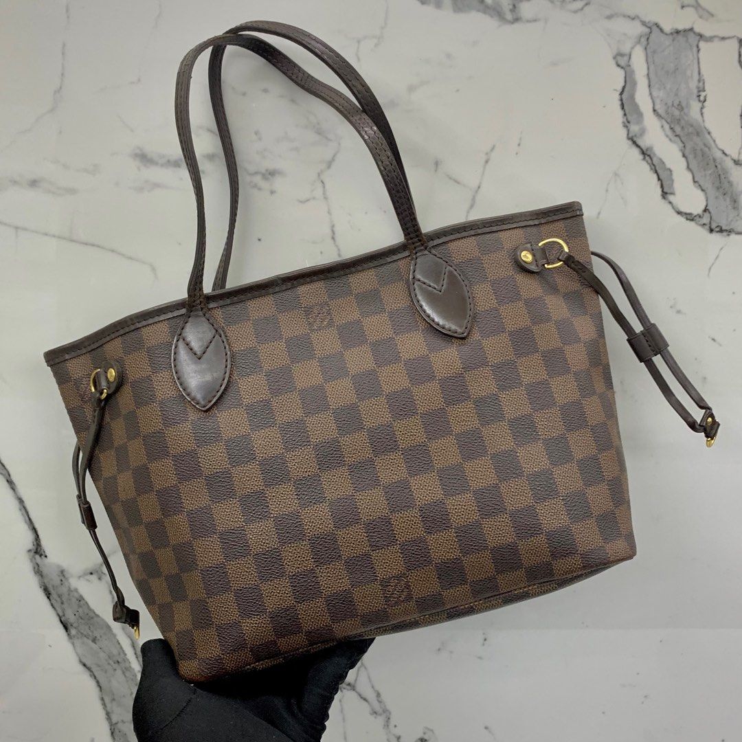 Louis Vuitton LV Neverfull PM Shoulder Bag (Discontinued), Luxury, Bags &  Wallets on Carousell