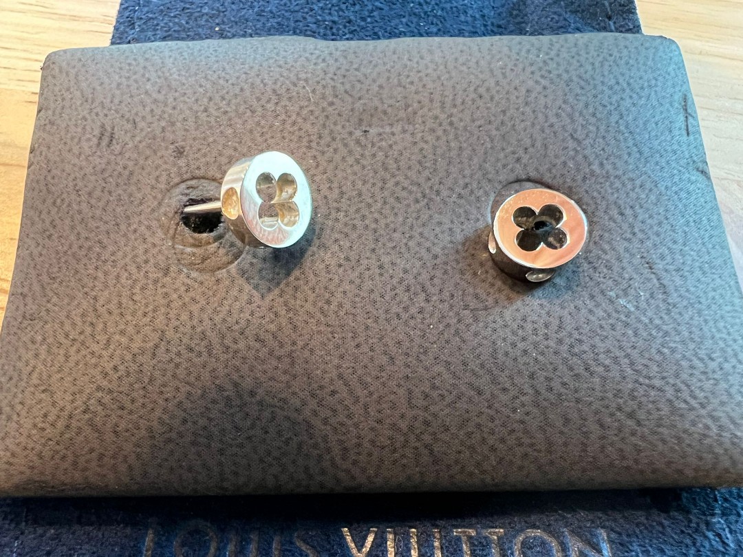 LOUIS VUITTON LOUIS VUITTON Pierced earrings creole empreinte 18KWG White  Gold Used women Q06014