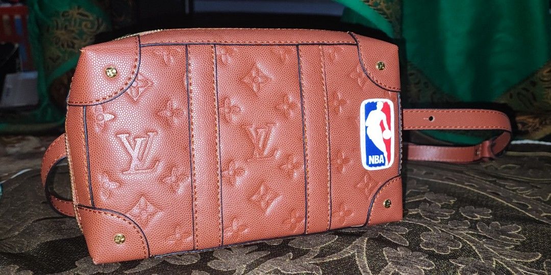 Louis Vuitton LV x NBA Soft Trunk Wearable Wallet Monogram Embossed Leather  Brown 1475079