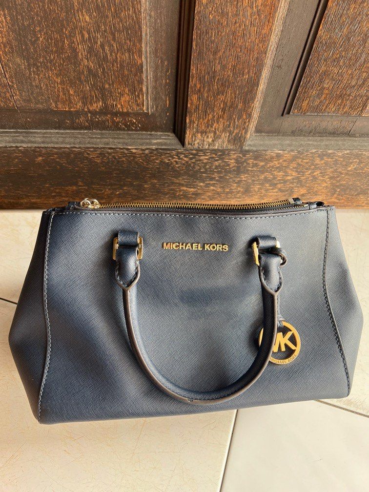Michael Kors Handbag, Luxury, Bags & Wallets on Carousell