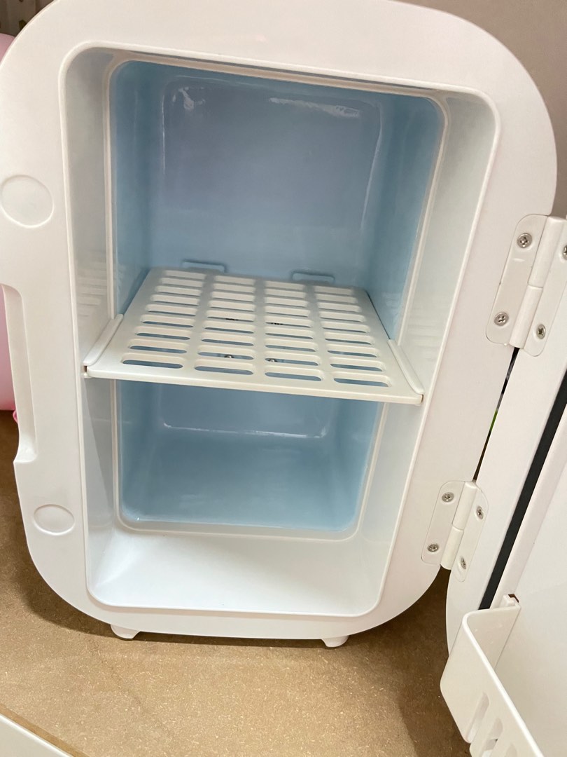 Mini fridge, Babies & Kids, Nursing & Feeding, Breastfeeding & Bottle