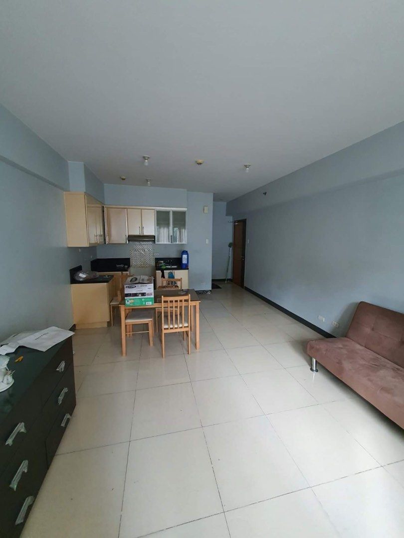 Morgan Suites Tower 1 Studio Unit (Category: Apartments & Condos) located in Mandaluyong City. Submitted by trishchua (Listing ID 1208524251, Image 3). Description: 34 sq. m. Semi-furnished No parking slot P180,000.00 per sq. m Negotiable.